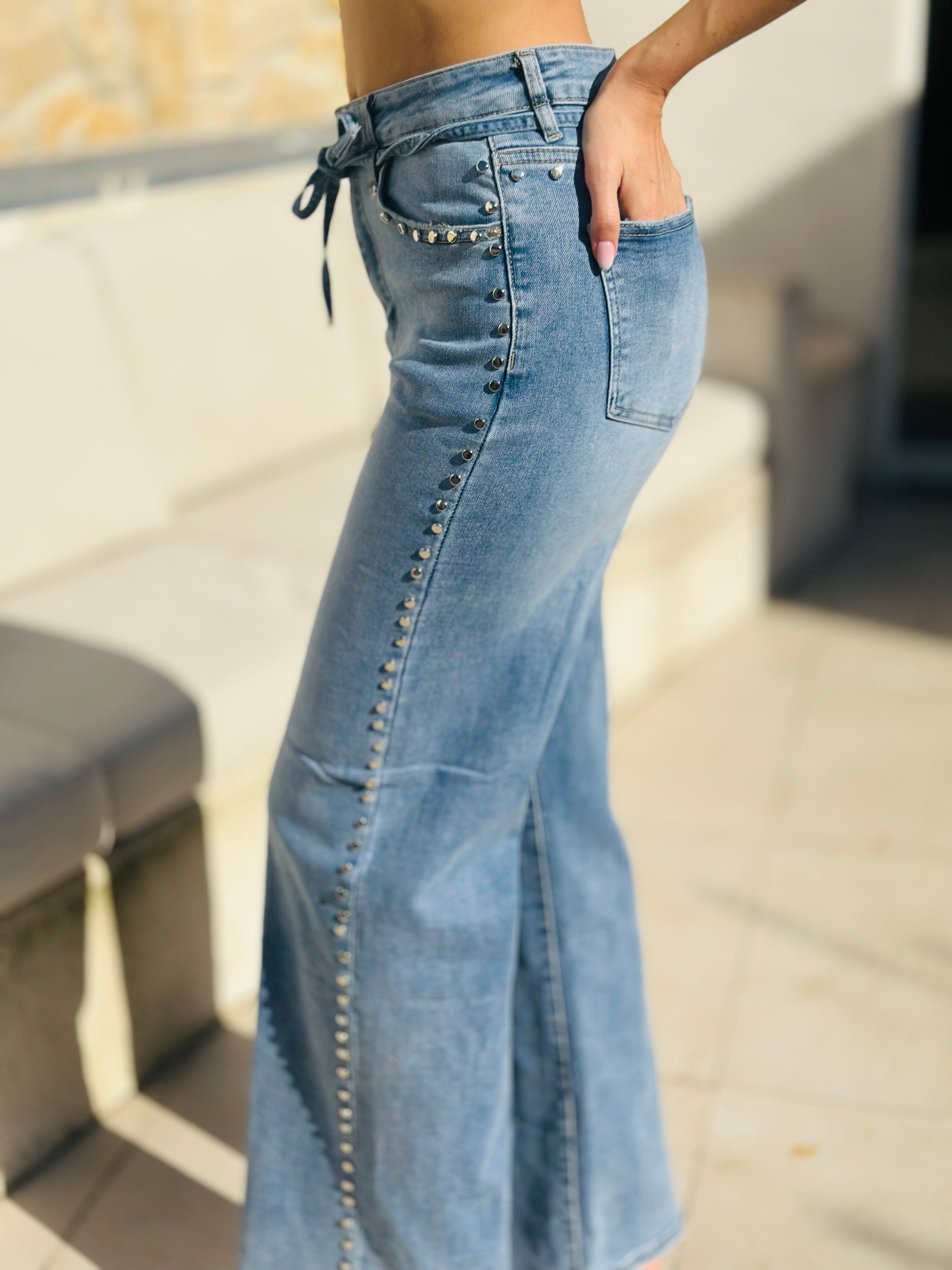 Jeans « VIOLINE » CLOUTÉ
